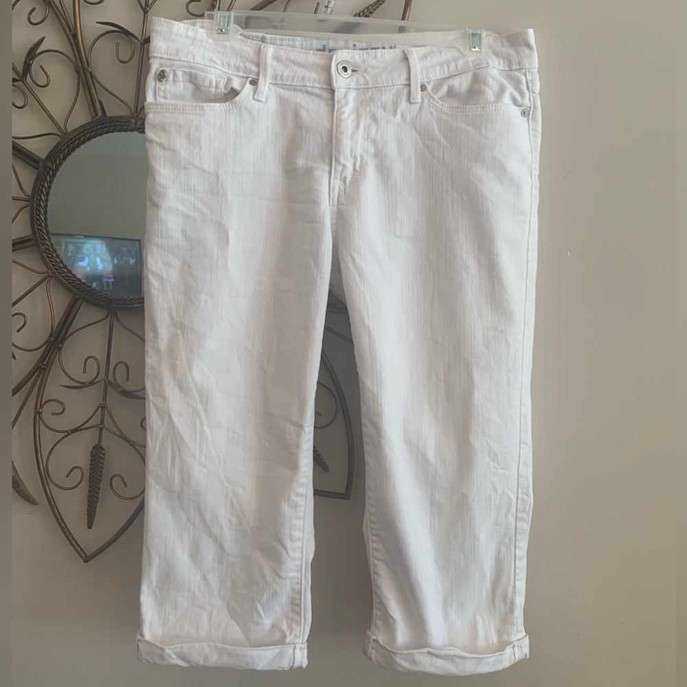 Levi's Denizen White Denim Capris 98% cotton 2 % elastane
